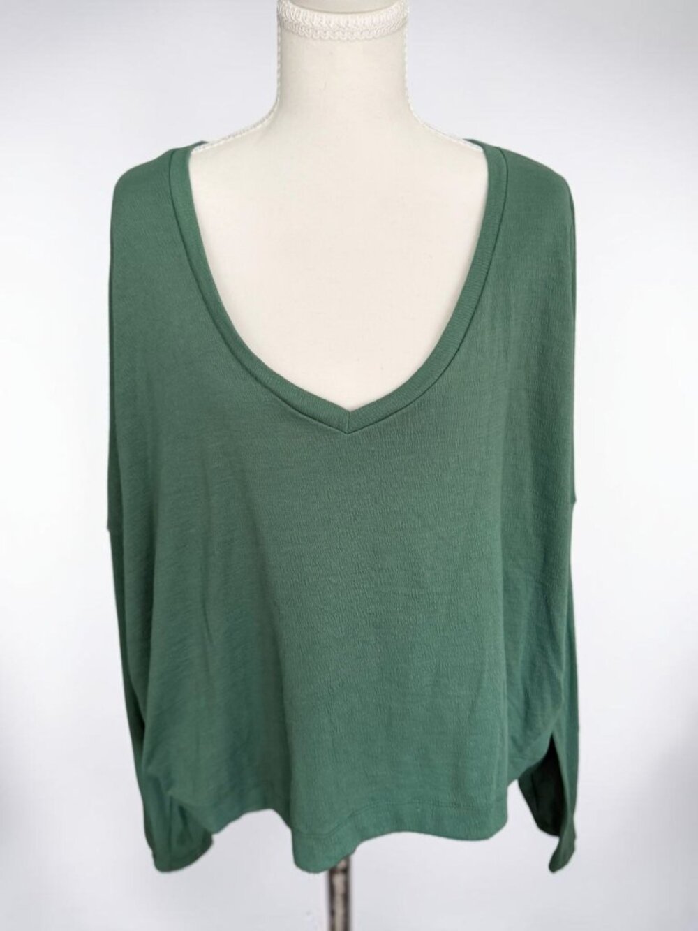 ANTHROPOLOGIE Sage Green Swing Long Sleeve Top Size Large